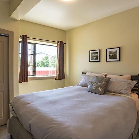 Selkirk Snug By Revelstoke Vacations Lägenhet Exteriör bild